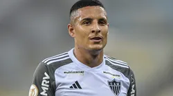 Guilherme Arana durante partida entre Flamengo e Atlético-MG, pelo Campeonato Brasileiro, no Maracanã.