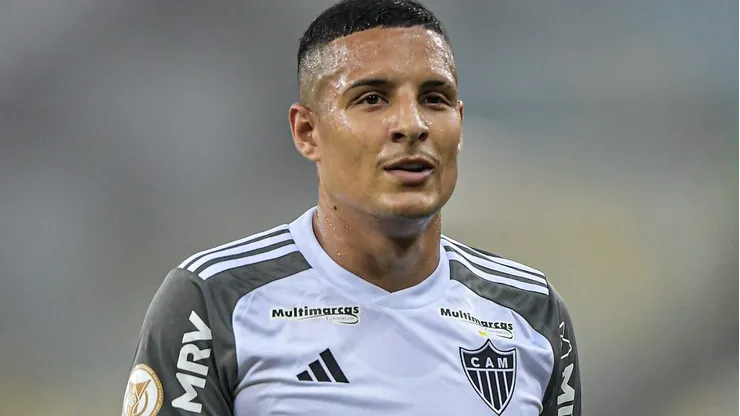 Guilherme Arana durante partida entre Flamengo e Atlético-MG, pelo Campeonato Brasileiro, no Maracanã.