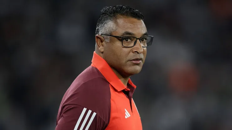 Roger Machado disputou seu primeiro clássico do lado vermelho.