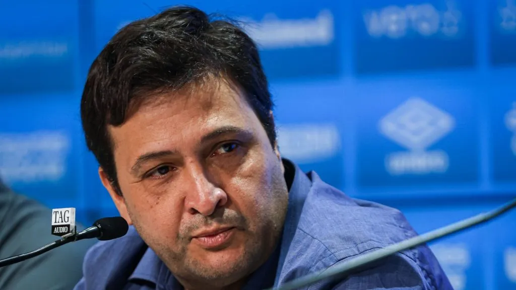 Foto: Maxi Franzoi/AGIF – Alberto Guerra, presidente do clube, durante coletiva de imprensa no Imortal.