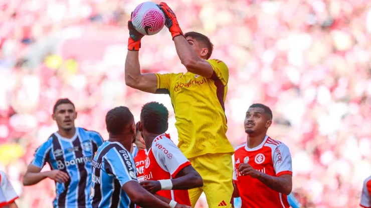 Rochet jogador do Internacional durante partida contra o Grêmio no Estádio Beira-Rio pelo Campeonato Brasileiro A 2024. Foto: Luiz Erbes/AGIF