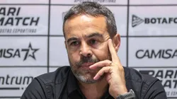 Artur Jorge em entrevista coletiva, na Ligga Arena, após Athletico-PR X Botafogo, pelo Campeonato Brasileiro.