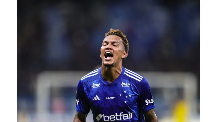MG - BELO HORIZONTE - 18/10/2024 - BRASILEIRO A 2024, CRUZEIRO X BAHIA - Gabriel Veron jogador do Cruzeiro comemora seu gol durante partida contra o Bahia no estadio Mineirao pelo campeonato Brasileiro A 2024. Foto: Gilson Lobo/AGIF