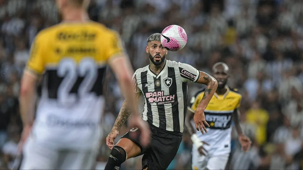 Narrador baixa a 5ª série e fala sobre Barboza do Botafogo: “Grande”&nbsp;