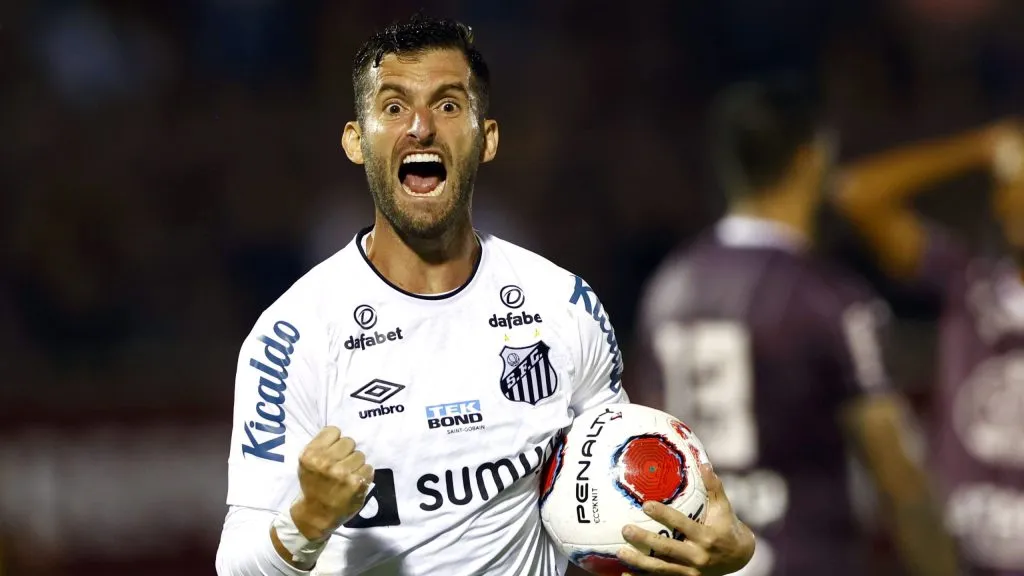 Léo Baptistão no Santos - Foto: Thiago Calil/AGIF.