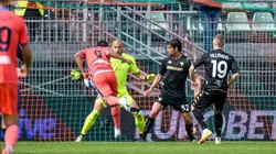 Luis Muriel da Atalanta marca gol em partida diante do Venezia pela Série A. (Photo by Maurizio Lagana/Getty Images)