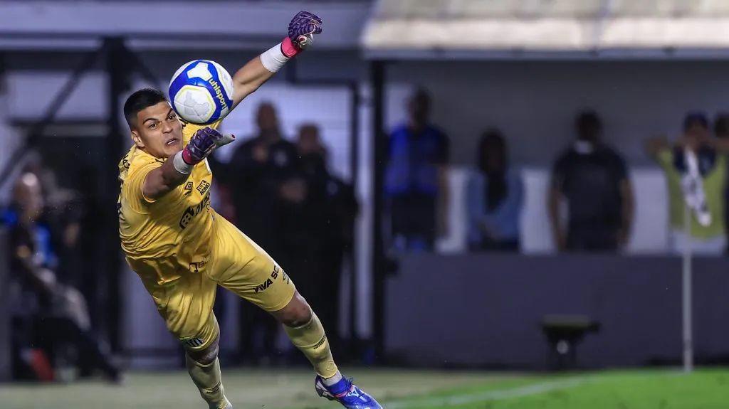 Gabriel Brazão em ação pelo Peixe – Foto: Marcello Zambrana/AGIF