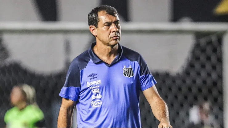 Carille, em partida do Santos, na Vila Belmiro