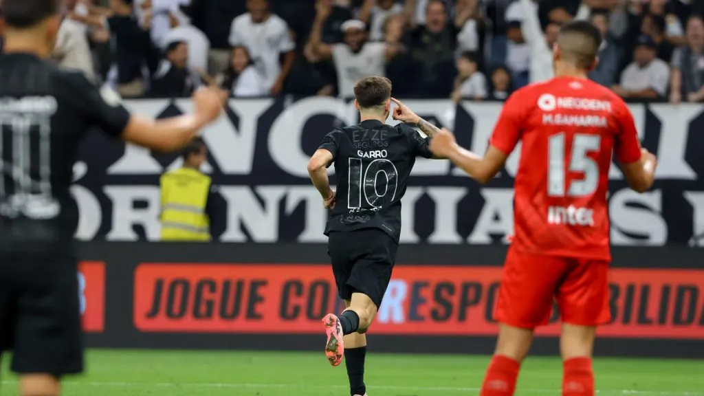 Garro marca gol pelo Corinthians. Foto: Joisel Amaral/AGIF