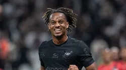 Carrillo lamentando jogada durante a partida.