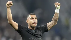 SP - SAO PAULO - 17/10/2024 - BRASILEIRO A 2024, CORINTHIANS X ATHLETICO-PR - Matheus Bidu jogador do Corinthians comemora fim da partida contra o Athletico-PR no estadio Arena Corinthians pelo campeonato Brasileiro A 2024. Foto: Anderson Romao/AGIF