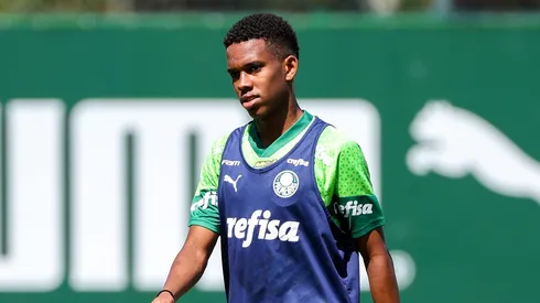 Estêvão em treino da Academia. O camisa 41 colocou o Palestra em alerta – Foto: Flickr Oficial Sociedade Esportiva Palmeiras