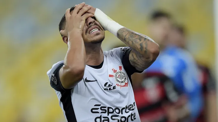 Matheuzinho lamenta os problemas no Corinthians.