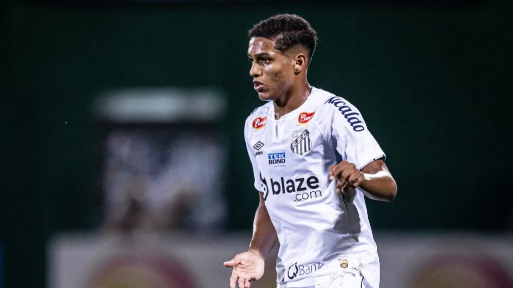 Lateral-esquerdo Souza foi um dos destaques em partida do Peixe contra a Chapecoense – Foto: Raul Baretta/SFC