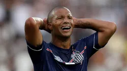 Carlos Sánchez defendeu o Santos por cinco temporadas - Foto: Buda Mendes/Getty Images.