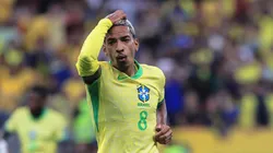 Matheus Pereira, meia do Cruzeiro, jogando pela Seleção Brasileira contra o Peru