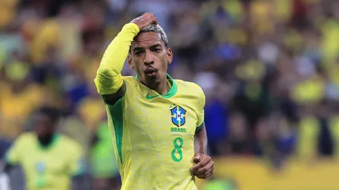 Matheus Pereira, meia do Cruzeiro, jogando pela Seleção Brasileira contra o Peru