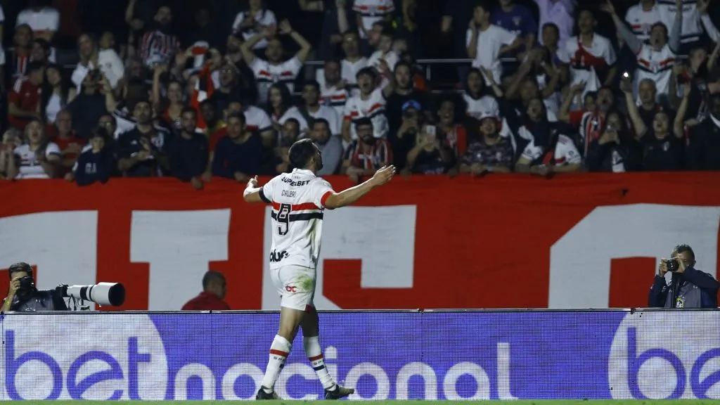 Calleri comemora gol em São Paulo x Flamengo pelo Brasileirão. Foto: Marco Miatelo/AGIF
