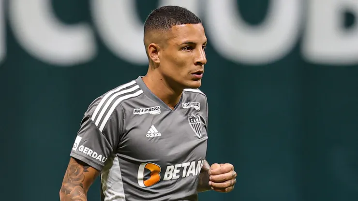 Guilherme Arana preocupa o Galo