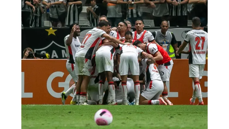Vitória e Bragantino se enfrentam pela 30ª rodada.