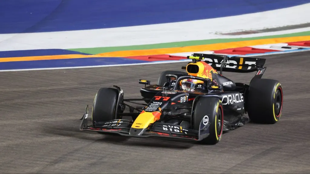 Sergio Pérez no RB20 em Singapura (IMAGO / DeFodi)