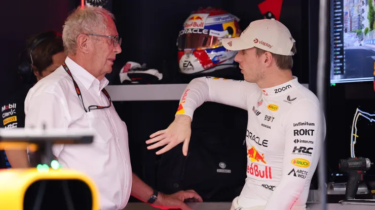 Helmut Marko em conversas com Verstappen no GP de Monaco