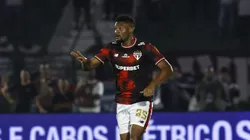 Sabino ajudou a construir o jogo de trás. Foto: Rubens Chiri / São Paulo FC