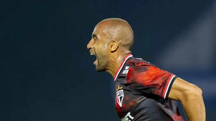 Lucas jogador do São Paulo comemora seu gol durante partida contra o Vasco no Estádio Brinco de Ouro pelo Campeonato Brasileiro A 2024. Foto: Anderson Romao/AGIF
