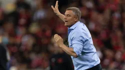 DIEGO AGUIRRE, técnico da Penarol, faz gestos durante a partida entre o Flamengo e o Penarol como parte da Copa CONMEBOL Libertadores 2024, no Maracanã