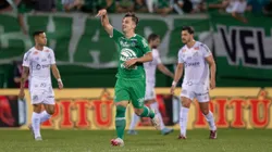 Santos falha muito na defesa e é derrotado pela Chape de virada na Arena Condá