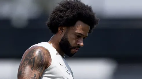 Memphis Depay em treinamento no CT Joaquim Grava, no dia 15/10/2024. Foto: Rodrigo Coca/Ag. Corinthians