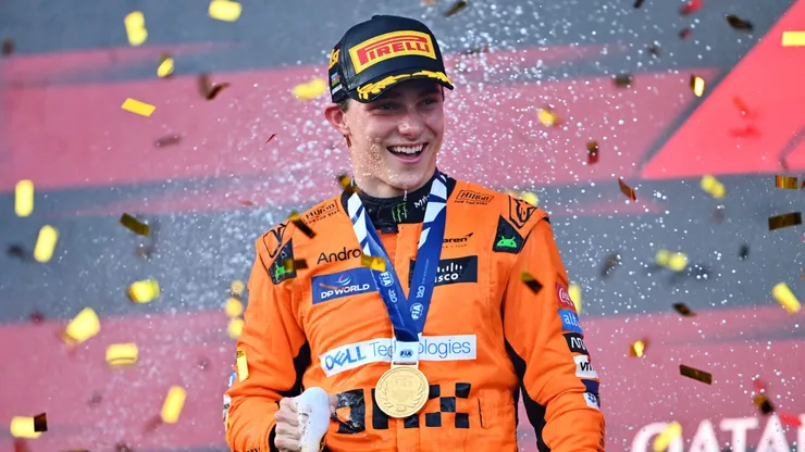 Oscar Piastri no pódio do GP do Azerbaijão