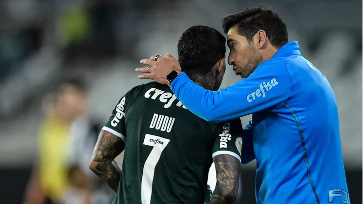 Dudu tomou vaga de Felipe Anderson e Abel colocou camisa 7 de titular do Palmeiras em treino