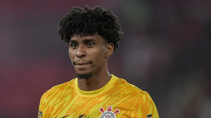 Goleiro ainda possui contrato com o Flamengo