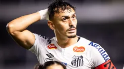 Jogador se considera feliz no clube - Foto: Abner Dourado/AGIF.