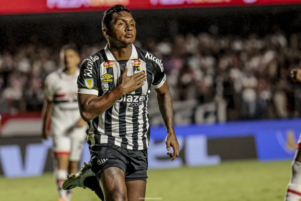 Foto: Pedro Paulo Diaz/Thenews2/imago images – Morelos comemora gol pelo Peixe contra o São Paulo, no Morumbis, pelo Paulistão 2024.