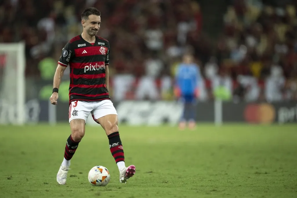 Léo Ortiz se firmou com a camisa do Flamengo (Foto: Jorge Rodrigues/AGIF)