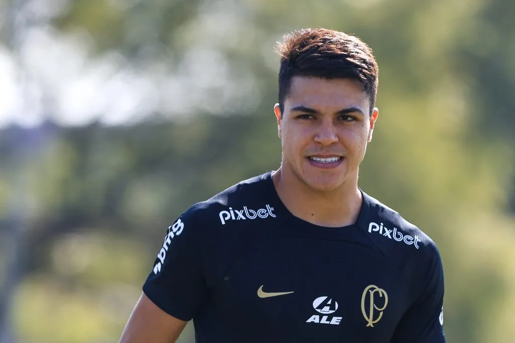 Roni durante período de treinos no CT Joaquim Grava. Foto: Marcello Zambrana/AGIF