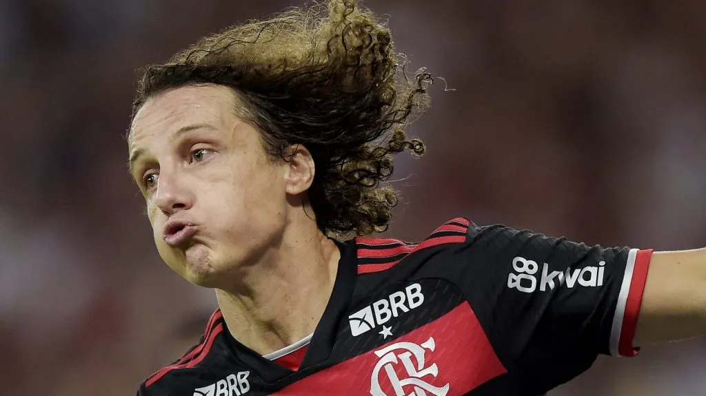David Luiz pode acabar ficando no Flamengo – Foto: Alexandre Loureiro/AGIF.