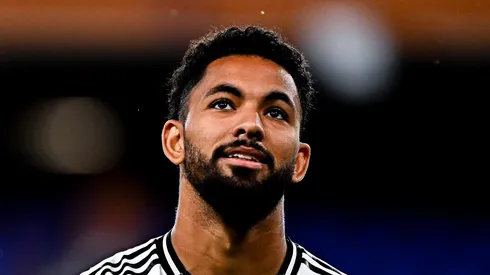 Douglas Luiz durante jogo diante do Genoa, na Serie A. Foto: Simone Arveda/Getty Images