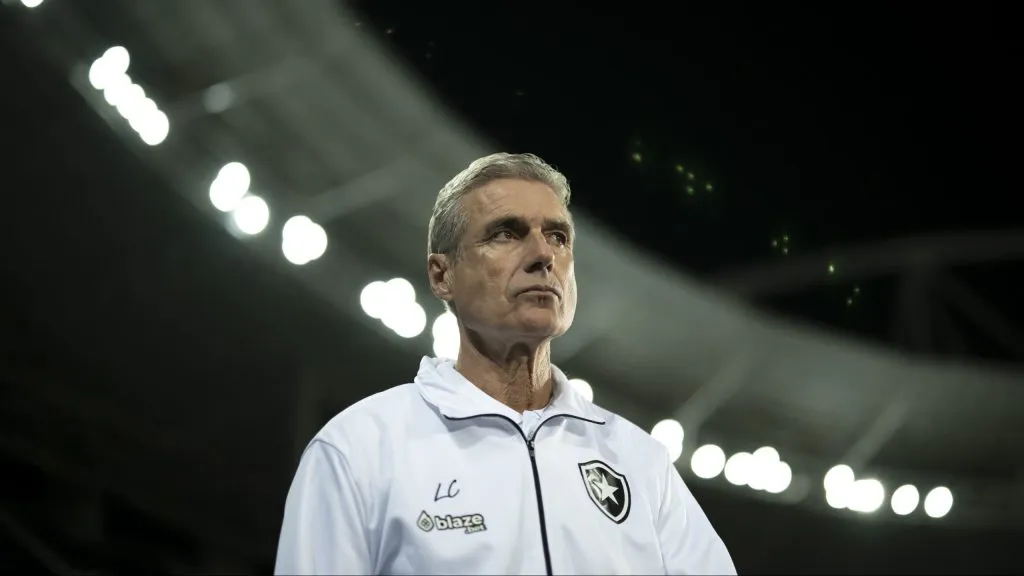 Luís Castro foi muito bem pelo Botafogo - Foto: Jorge Rodrigues/AGIF.