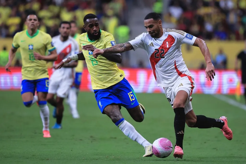 Foto: Ettore Chiereguini/AGIF – Gerson pelo Brasil contra o Peru durante partida no estadio Mane Garrincha pelo campeonato Eliminatorias Copa Do Mundo 2026