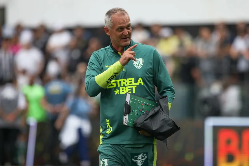 Lisca, do América, em partida da Série B