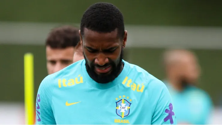 Gerson, meio-campista do Flamengo, em treino da Seleção Brasileira