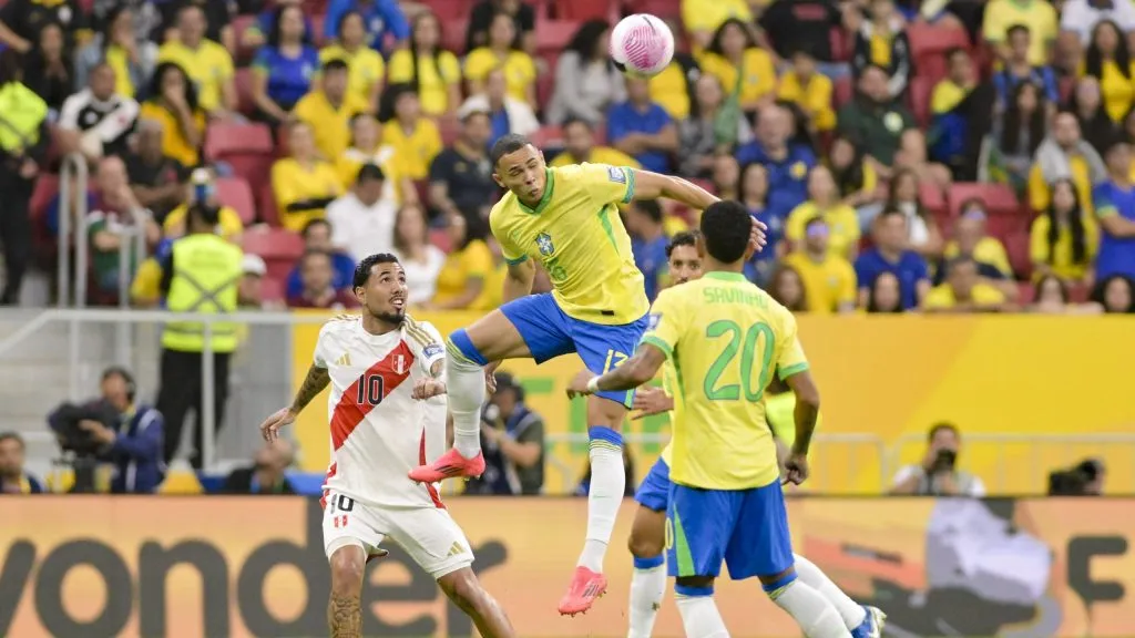 Vanderson disputando lance no duelo. 