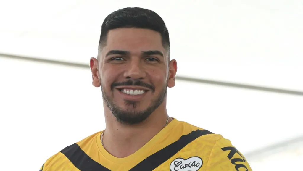 Foto: Reinaldo Campos/AGIF – João Paulo, do Santos, foi cogitado na Toca da Raposa no meio do ano, mas negócio melou.