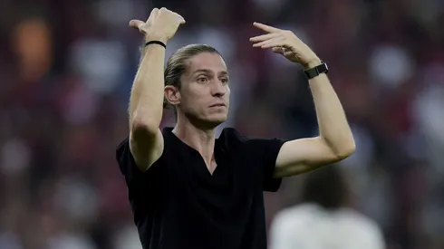 Treinador estuda time titular. Alexandre Loureiro/AGIF.