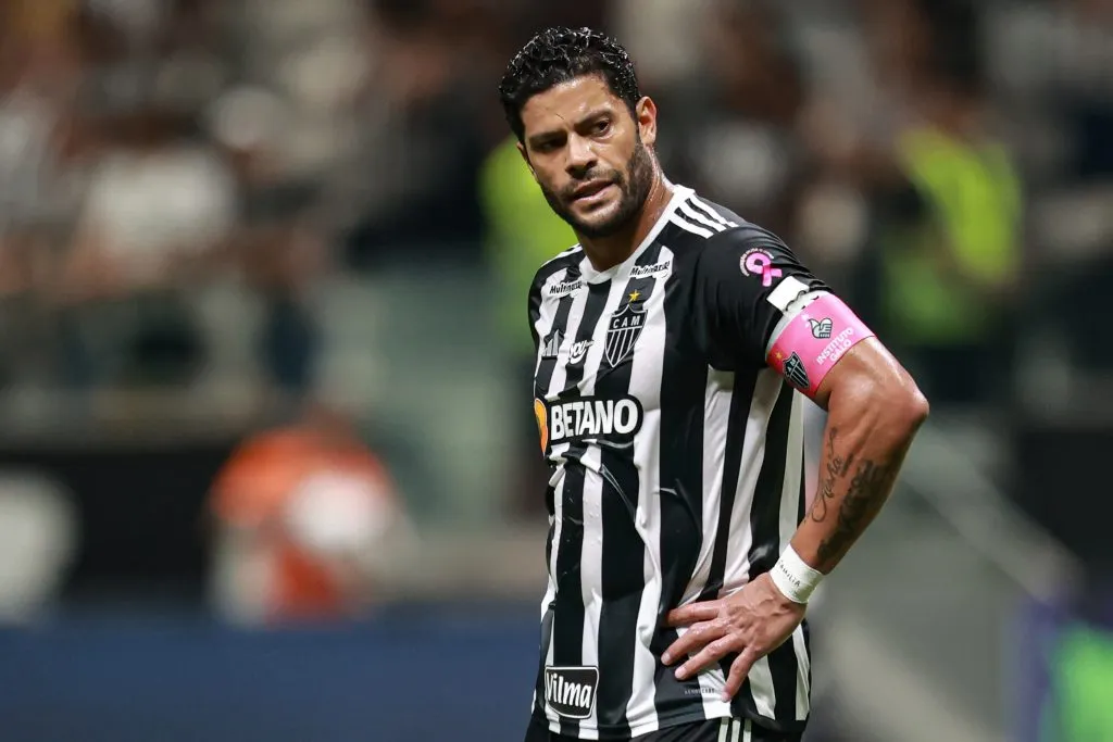 Hulk desfalca o Galo pelo terceiro cartão amarelo. Foto: Gilson Lobo/AGIF