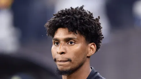 Hugo Souza antes da partida do Corinthians no Brasileirão 2024.