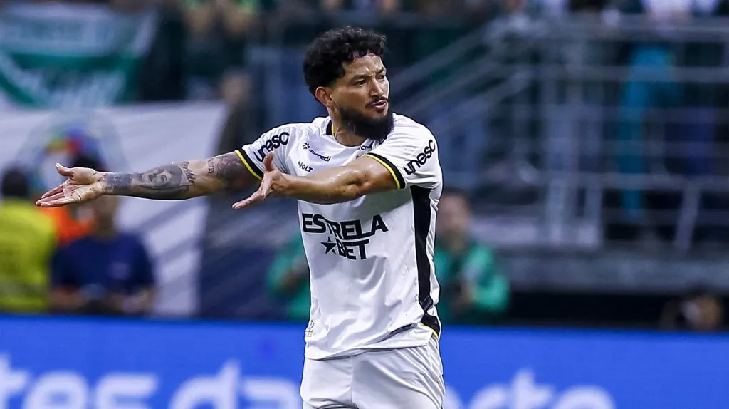 Atacante enfrentará o Botafogo - Foto: Marco Miatelo/AGIF.